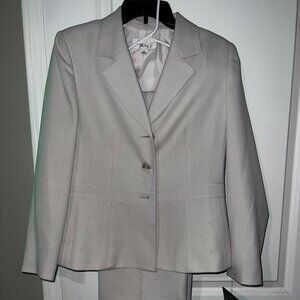 NWT - Le Suit Ladies Two Piece Dress Suit